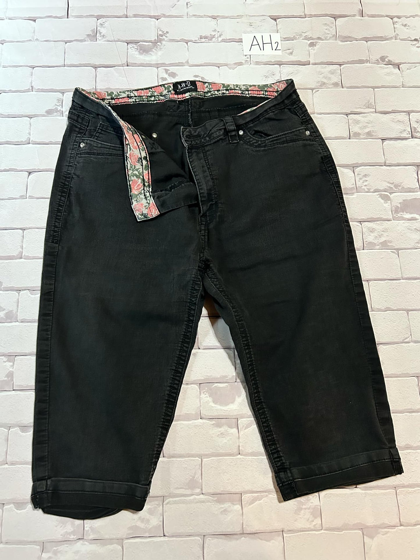 Ladies Bottoms Size 16/18