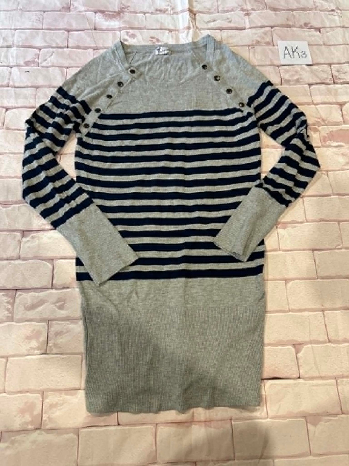 Ladies Maternity/Nursing Top Size XS