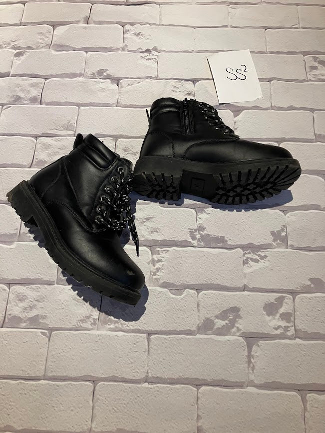 Boys Shoes Size 11