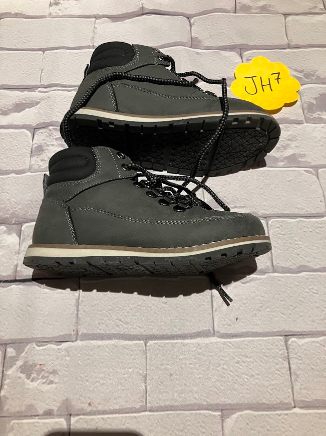 Boys Shoes Size 11