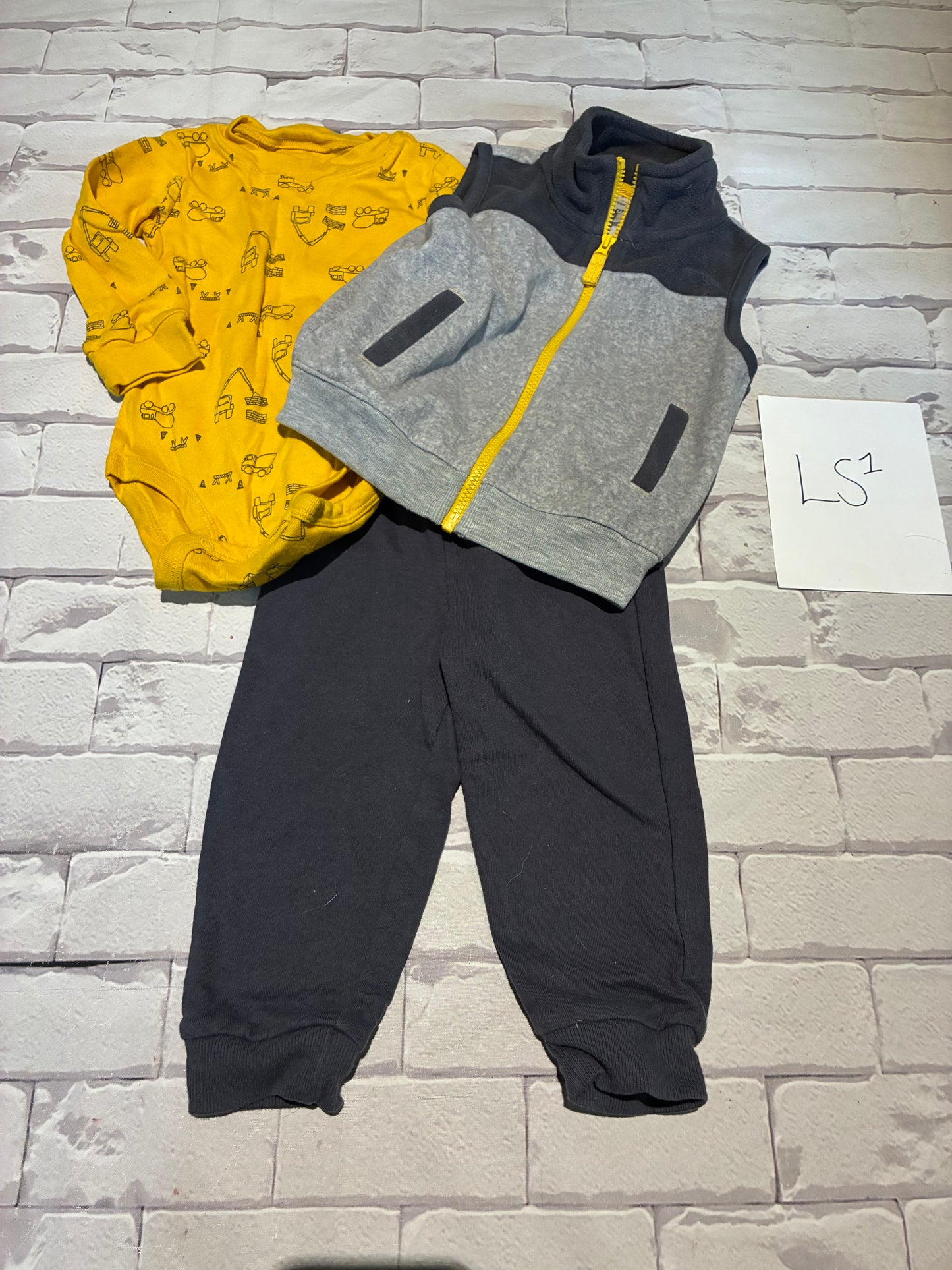 Outfit Size 18m