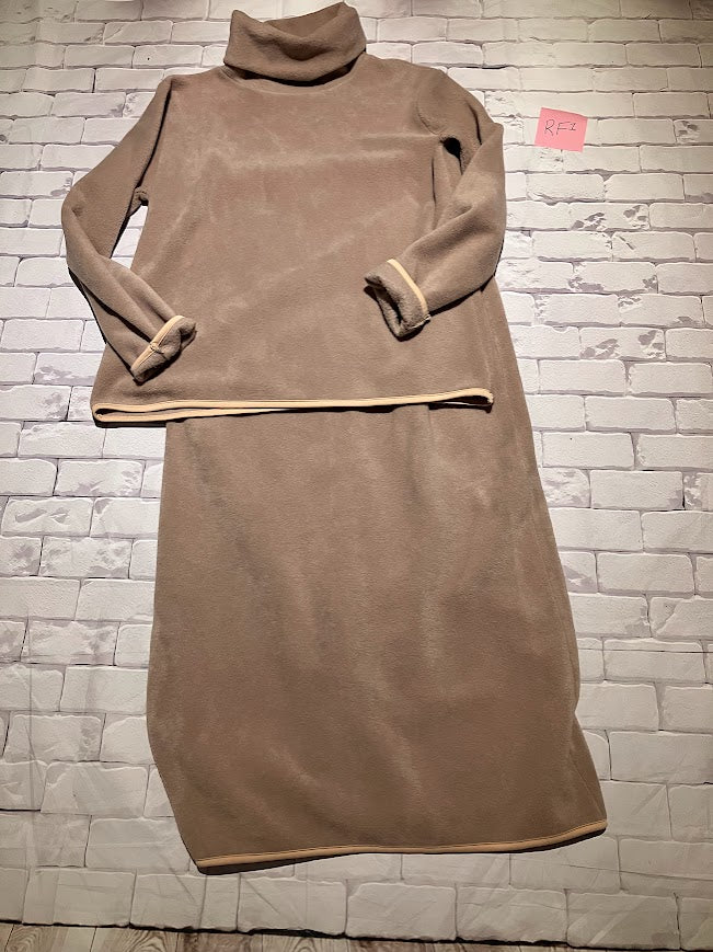Ladies Outfit Size S Fleece