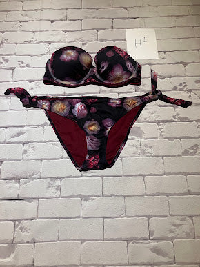 Ladies Swimwear Size M top, L bottom