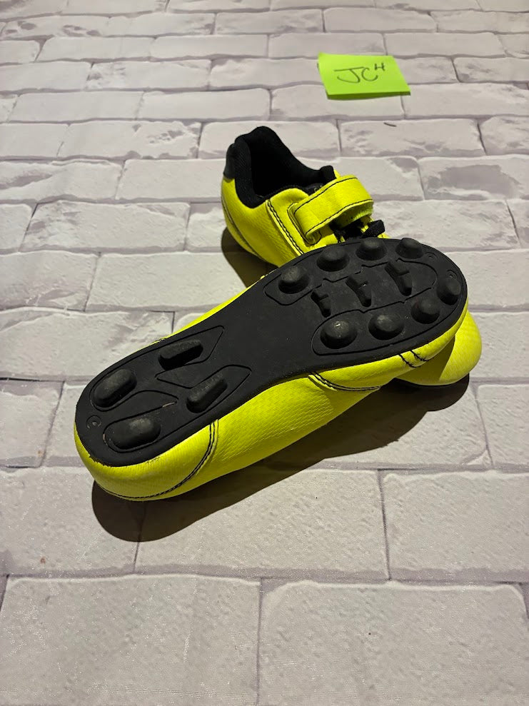 Shoes Size 11 - soccer cleat