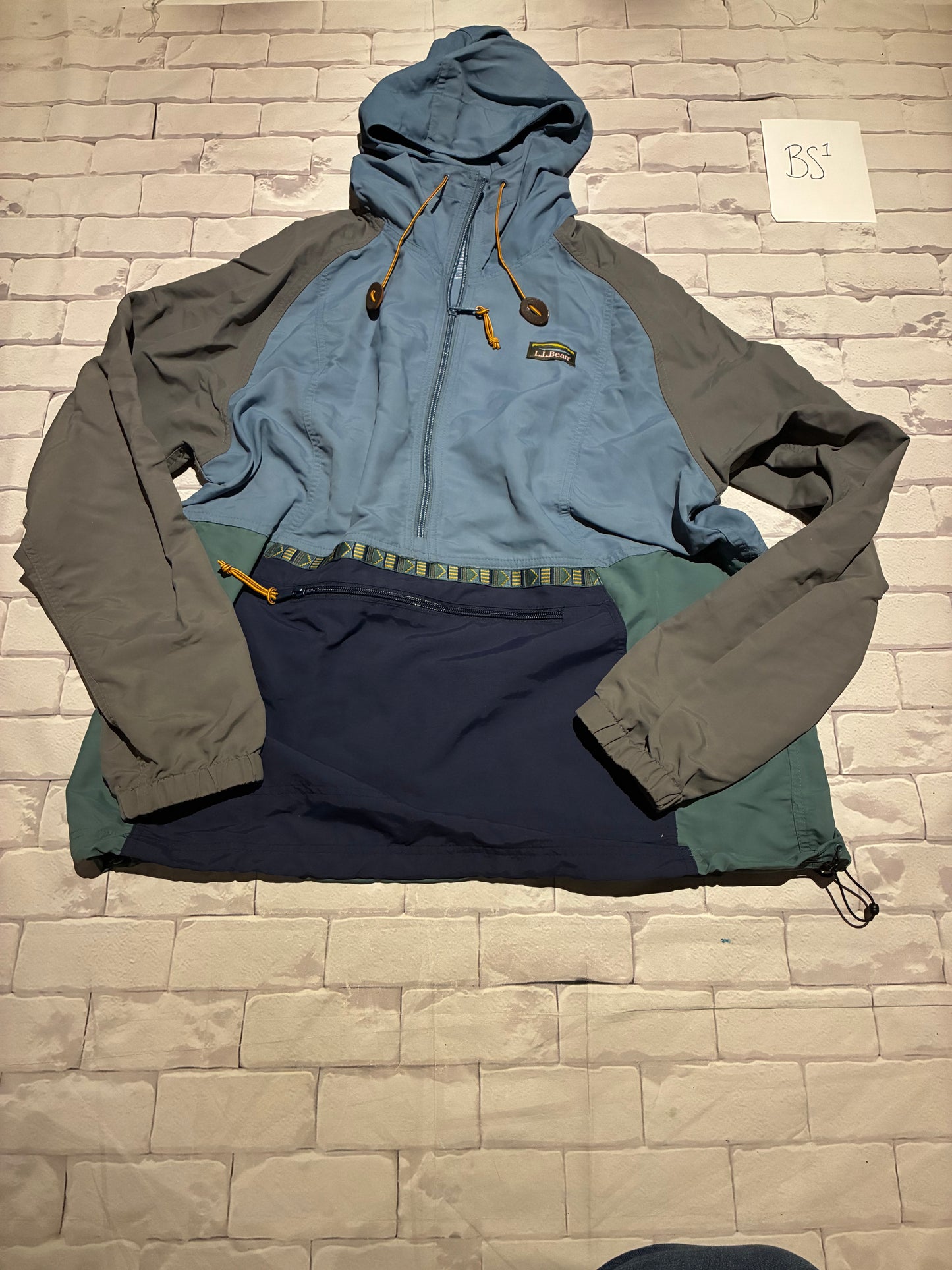 Ladies Outerwear Size L Reg