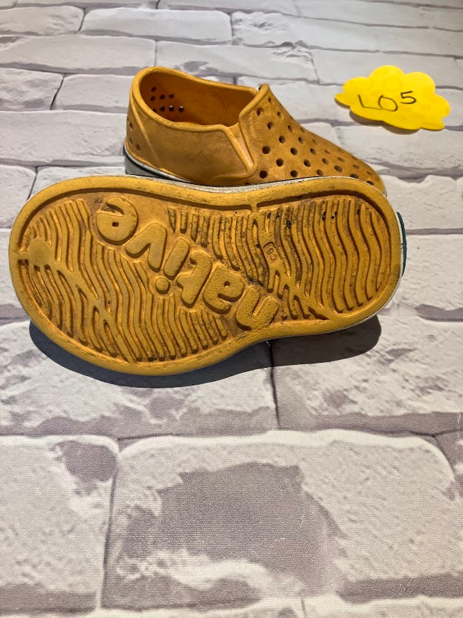 Boys Shoes Size 6