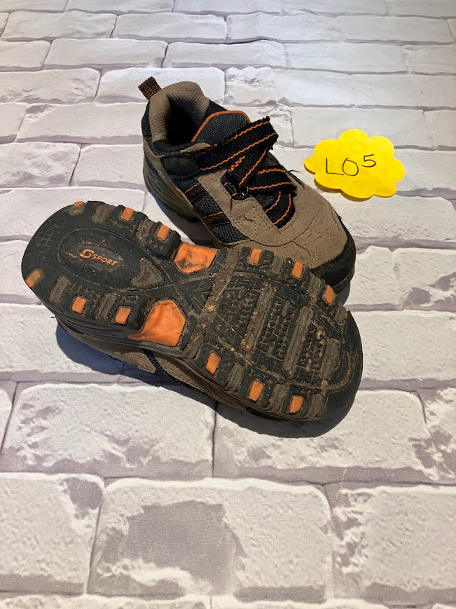 Boys Shoes Size 10