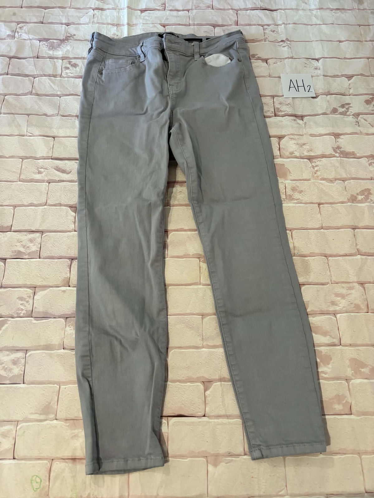 Ladies Bottoms Size 8 High-Rise Stretch