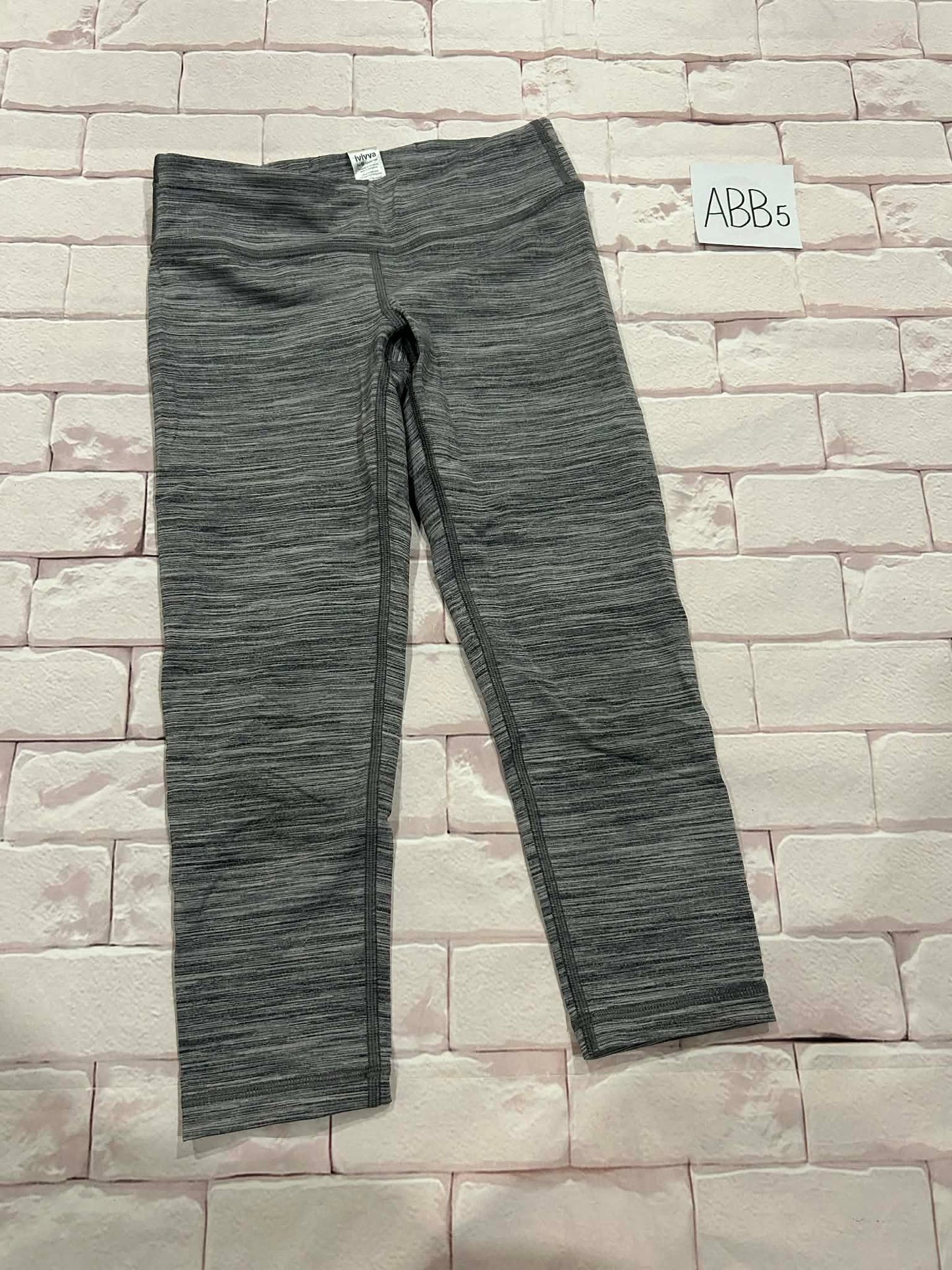 Bottoms Size 8 Capri