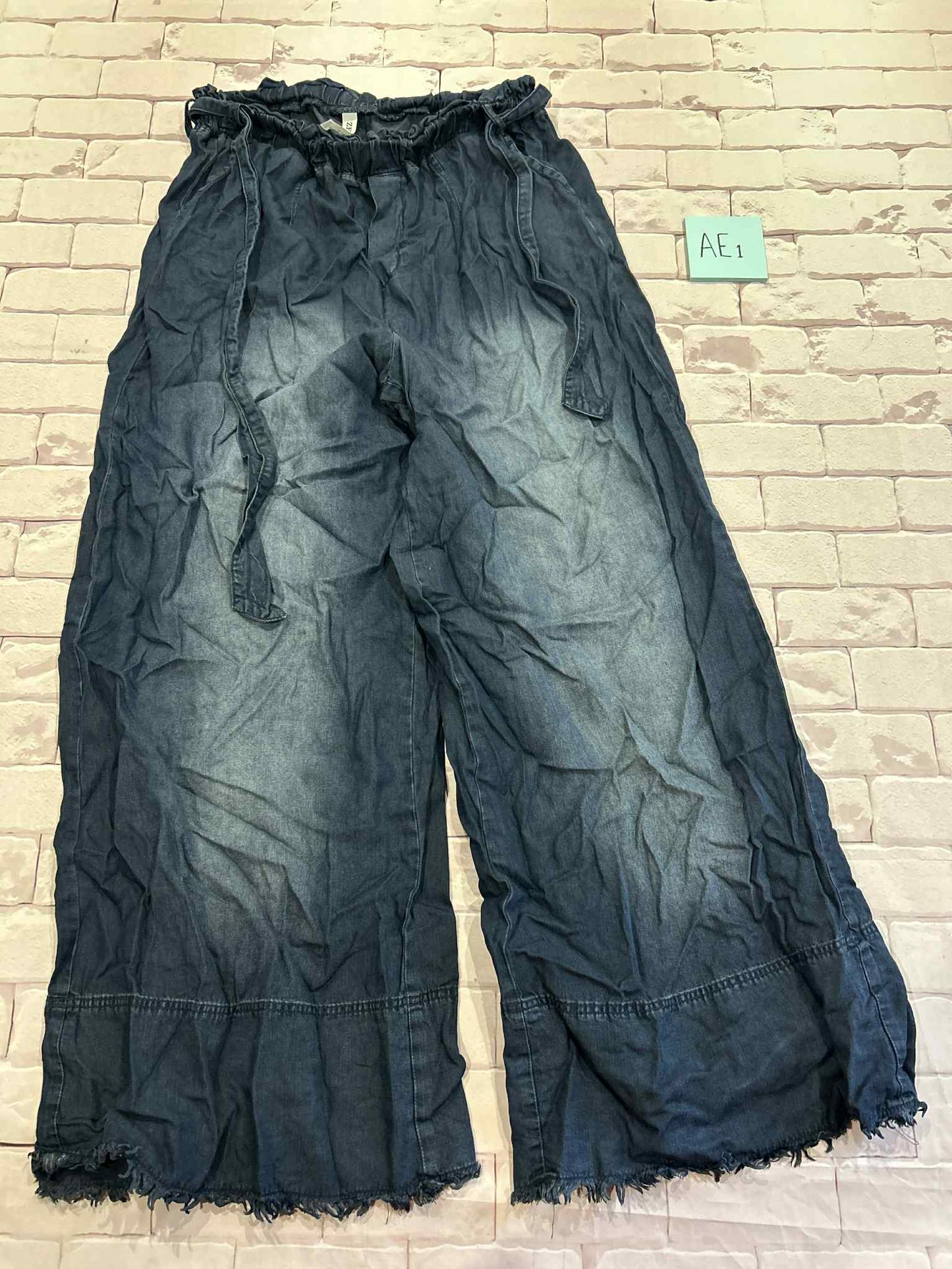 Ladies Bottoms Size L