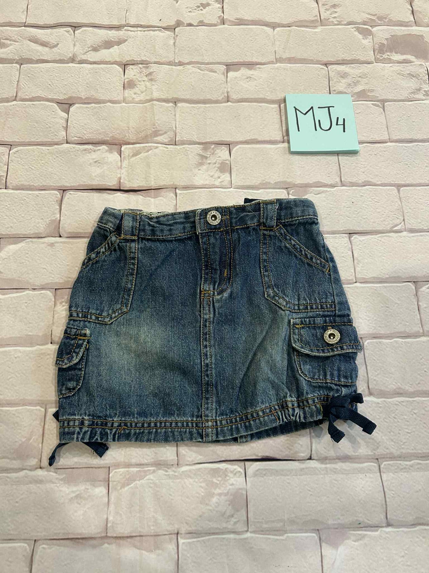 Bottoms Size 18m