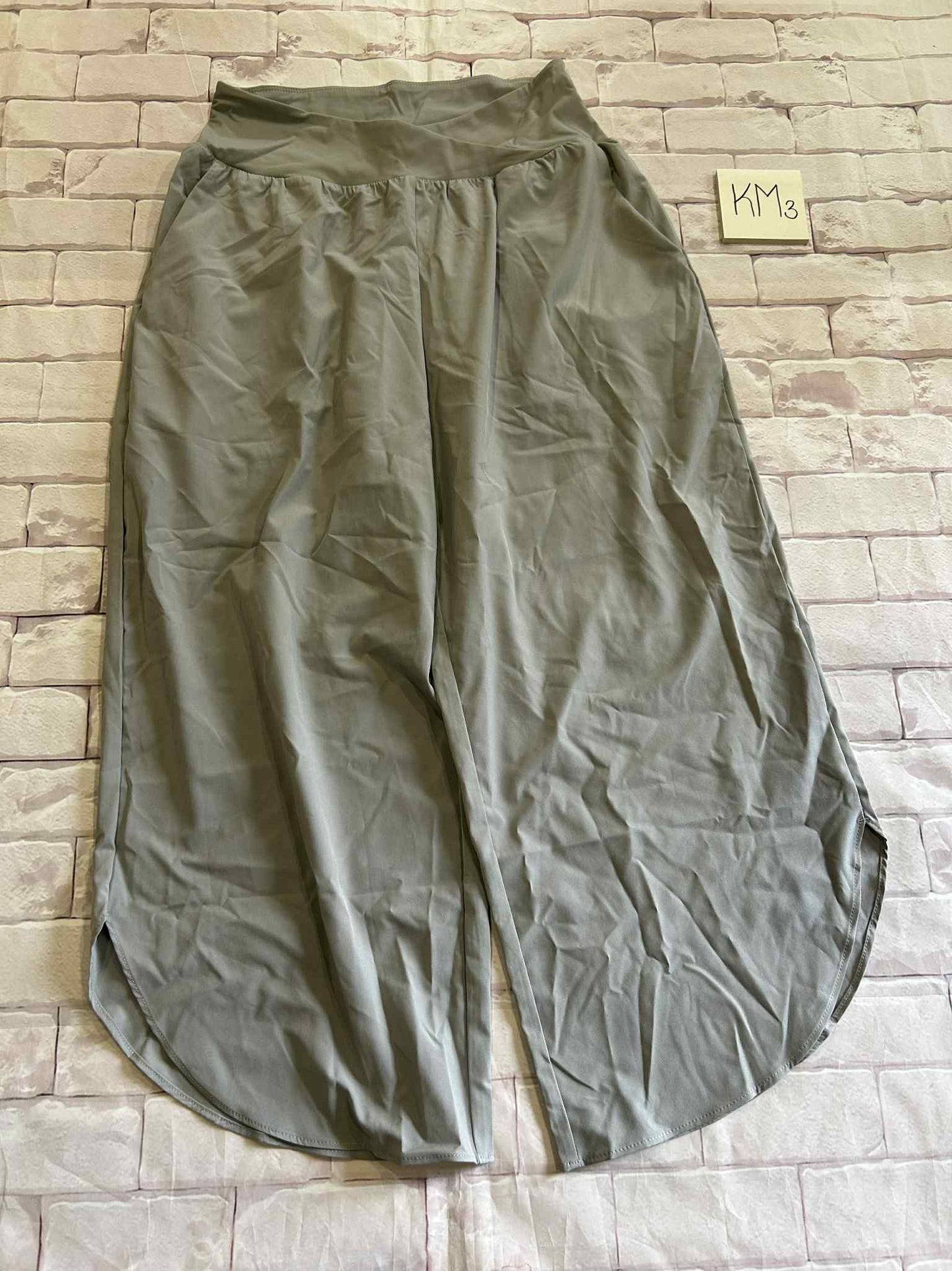 Ladies Bottoms Size M BNWT