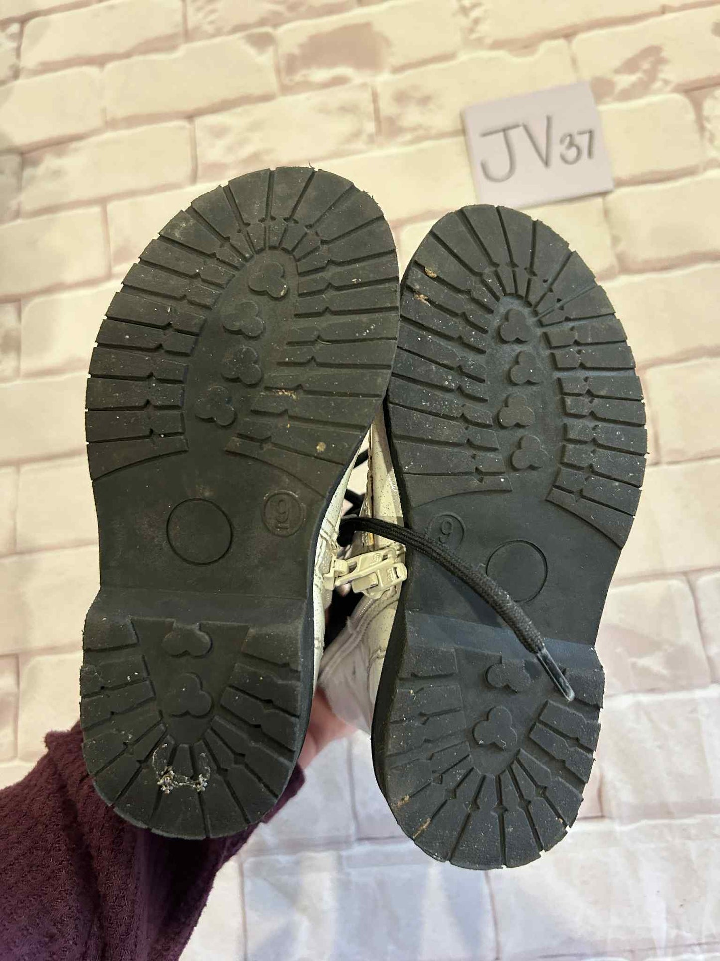 Shoes Size 9
