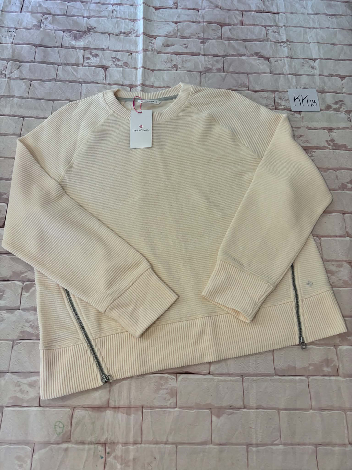Tops Size L BNWT