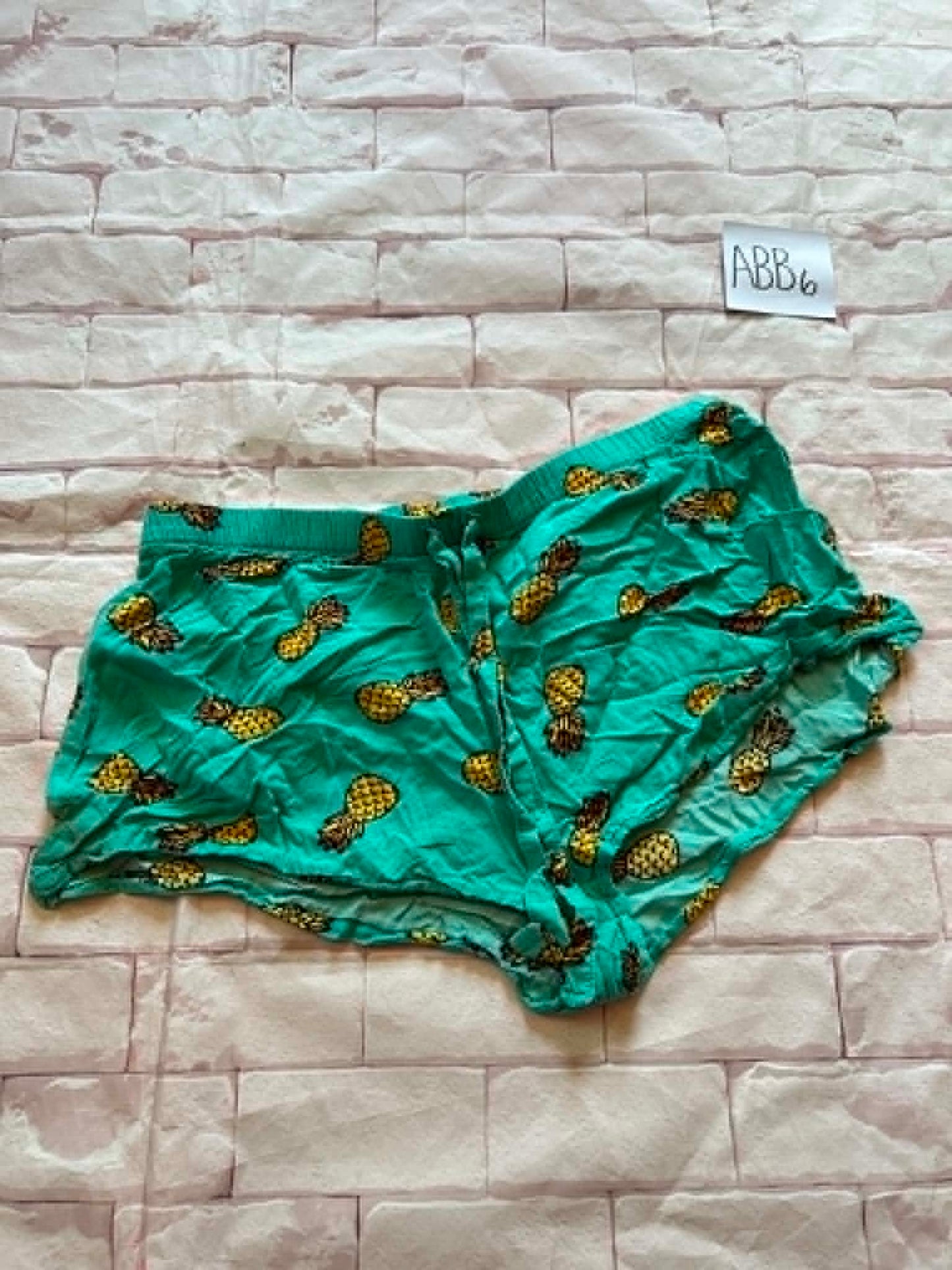 Ladies Bottoms Size M
