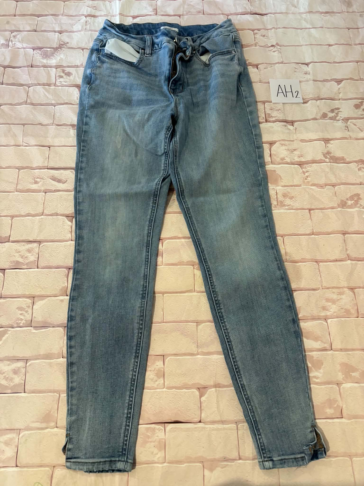 Ladies Bottoms Size M Reg