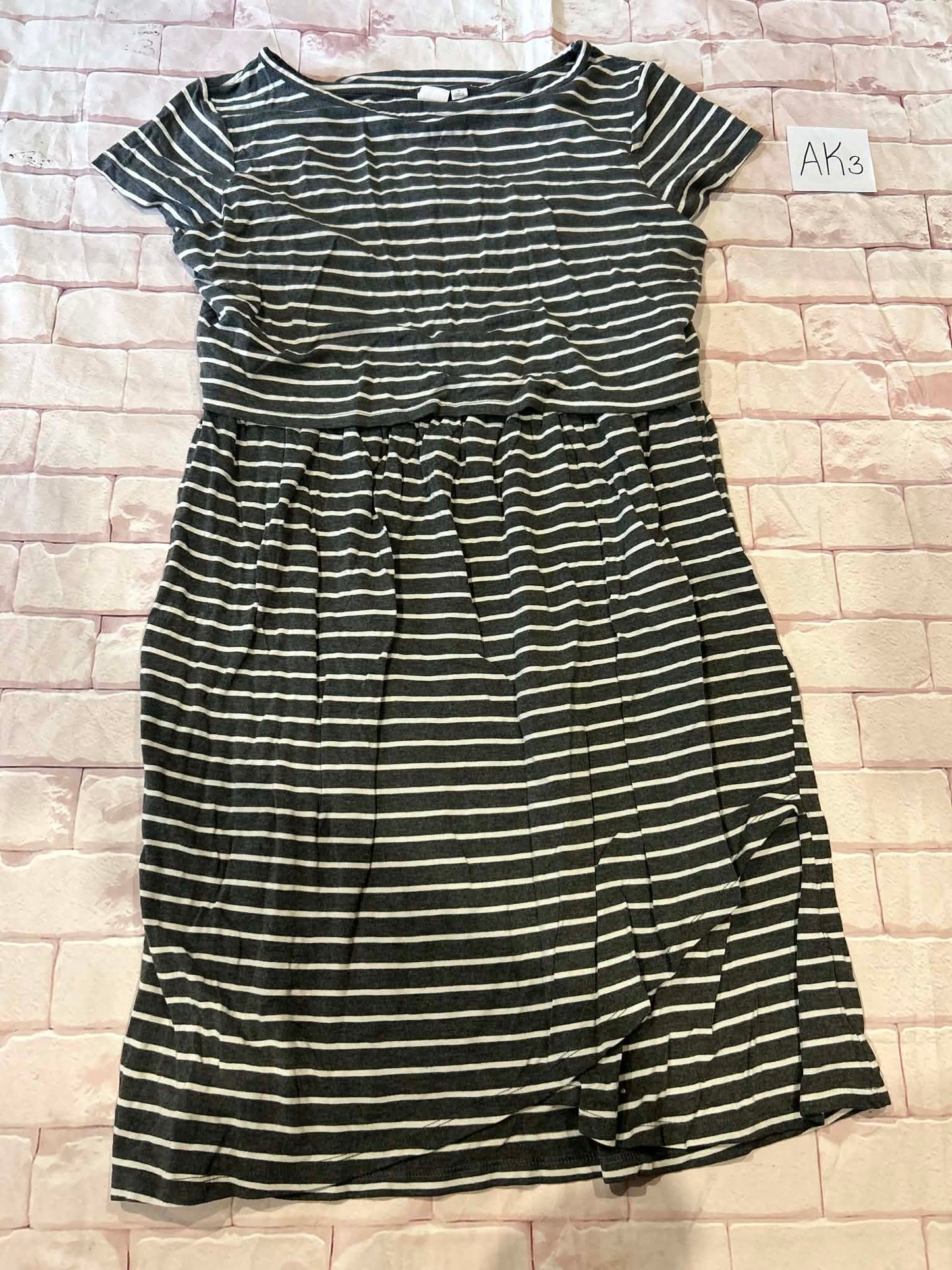Ladies Maternity/Nursing Dress Size M