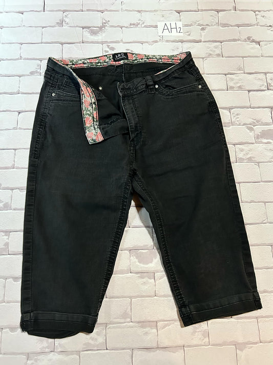 Ladies Bottoms Size 16/18