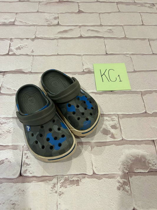 Boys Shoes Size 6/7