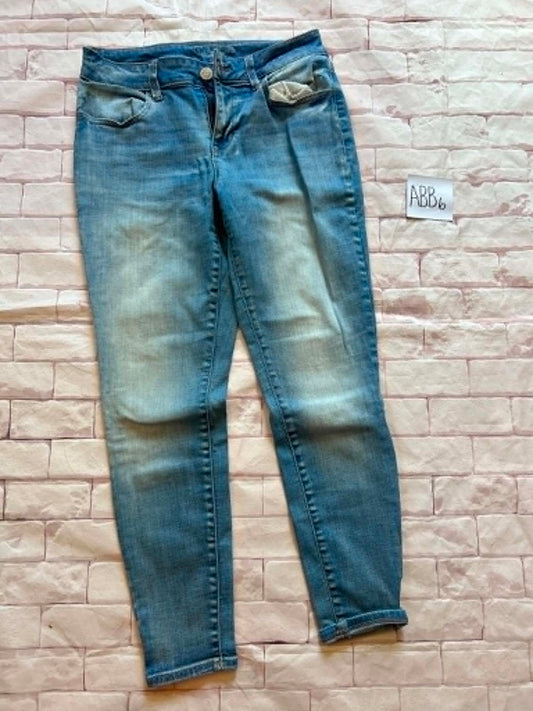 Ladies Bottoms Size M Short Mid-Rise