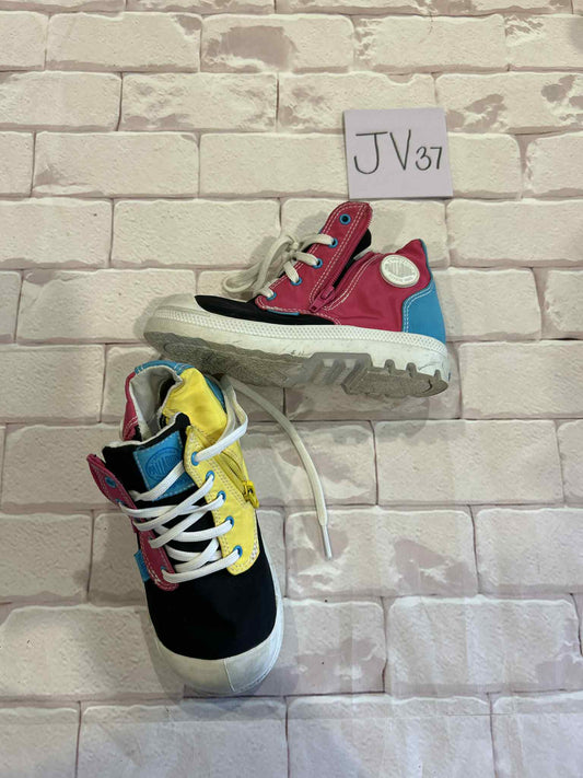 Shoes Size 9