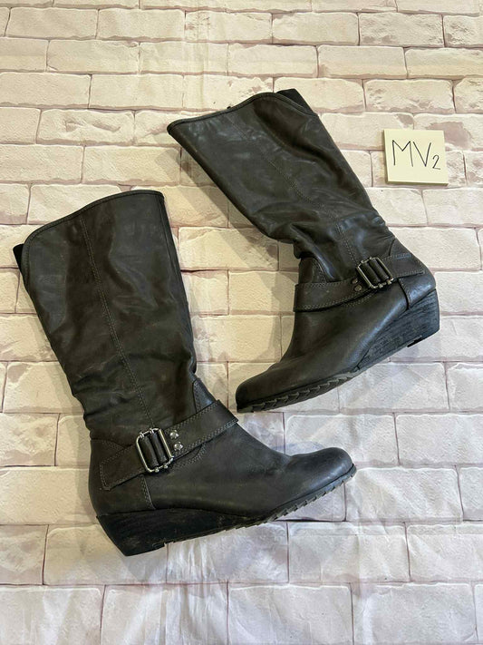 Ladies Shoes Size 38