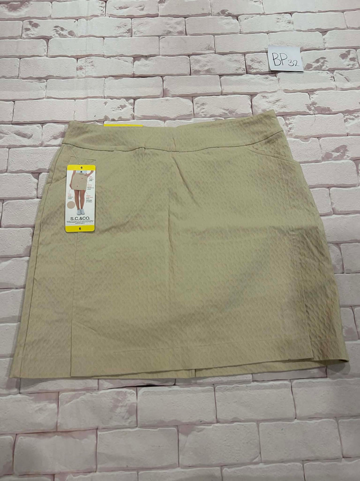 Ladies Bottoms Size 6 BNWT