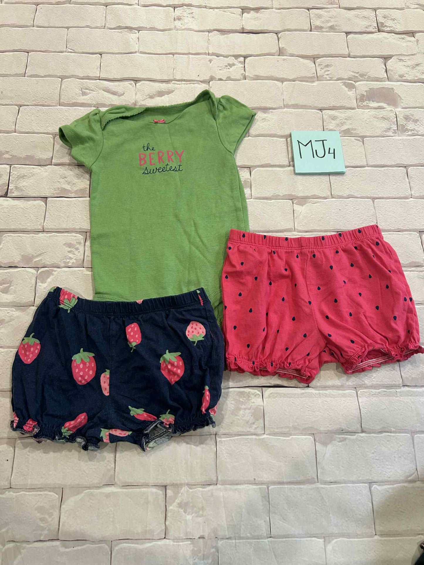 Outfits Size 18m