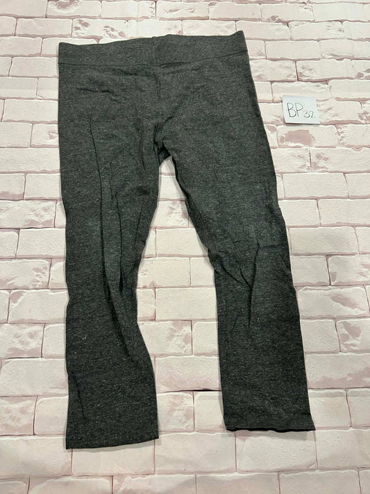 Ladies Bottoms Size L Capri
