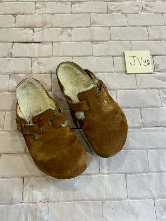 Ladies Shoes Size 40