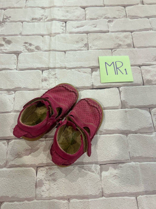 Girls Shoes Size 22 (5)