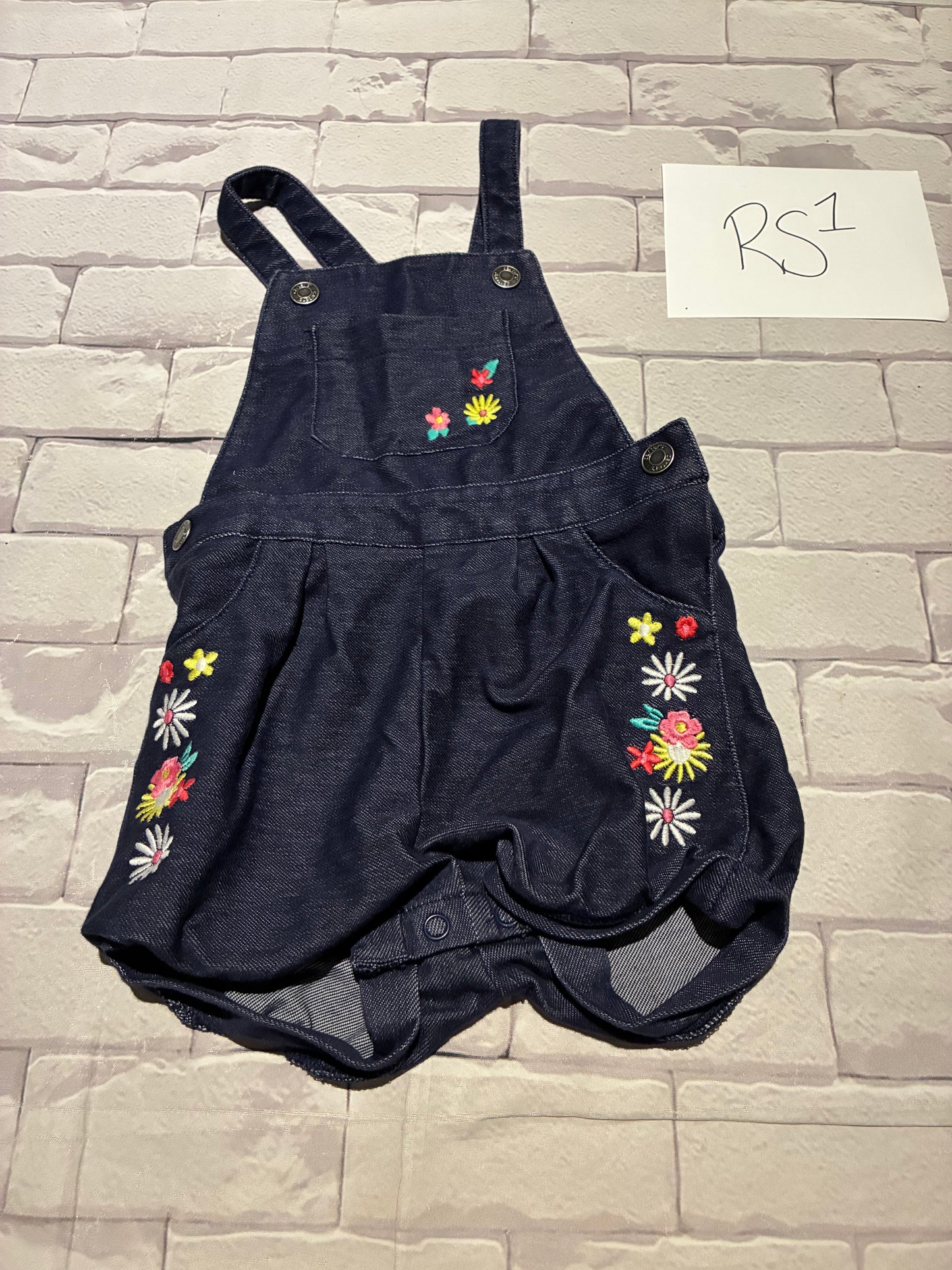 Outfit Size 18m