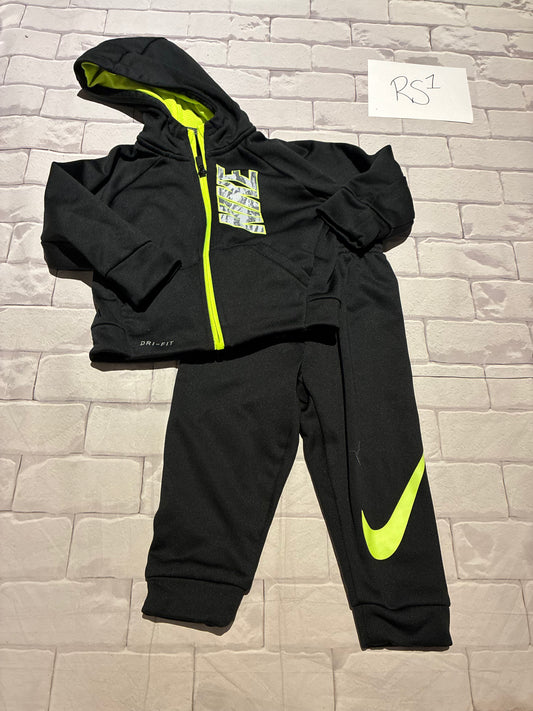 Outfit Size 18m