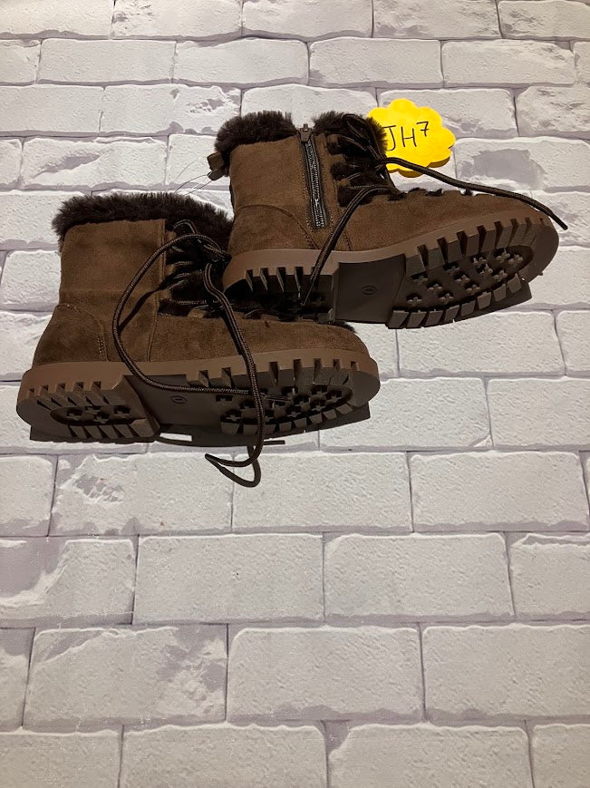 Girls Shoes Size 1 BNWT