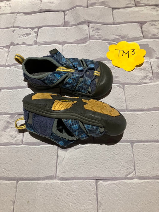 Boys Shoes Size 6