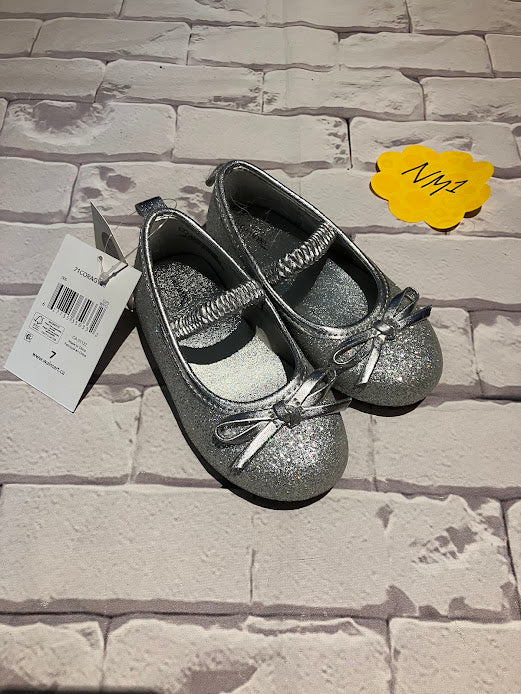 Girls Shoes Size 7 BNWT