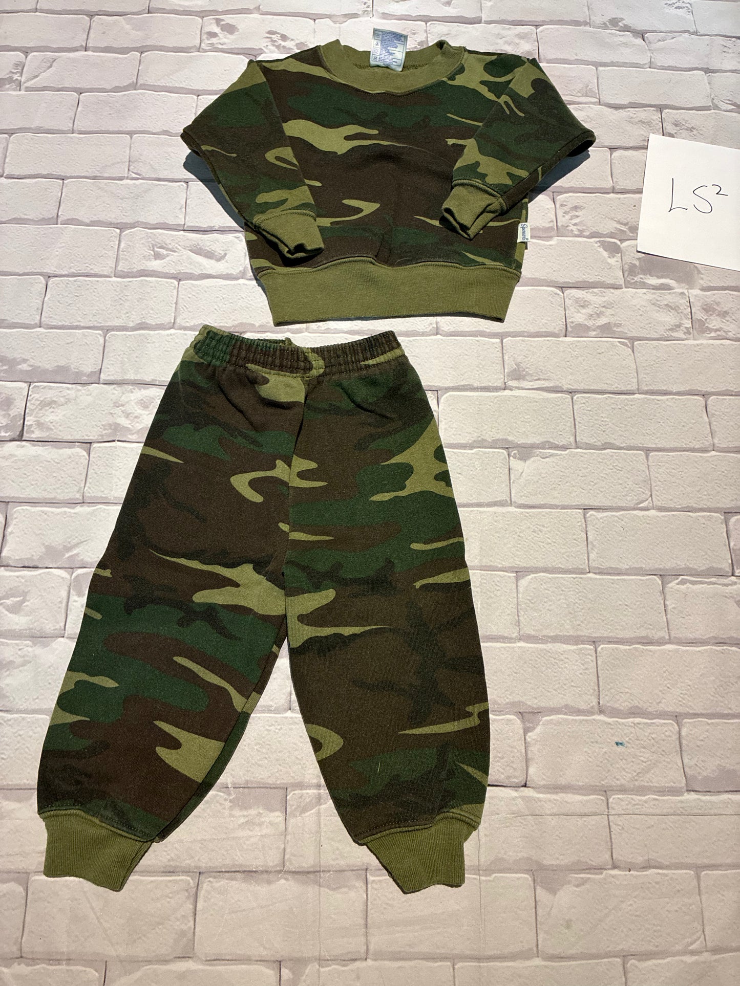 Outfit Size 18m