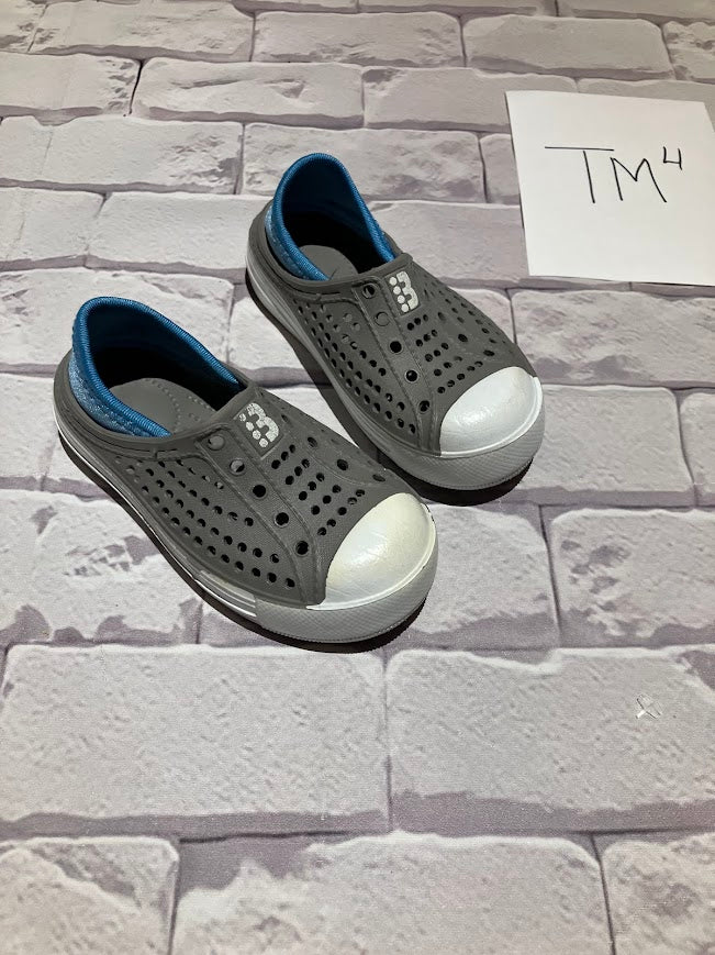 Boys Shoes Size 6