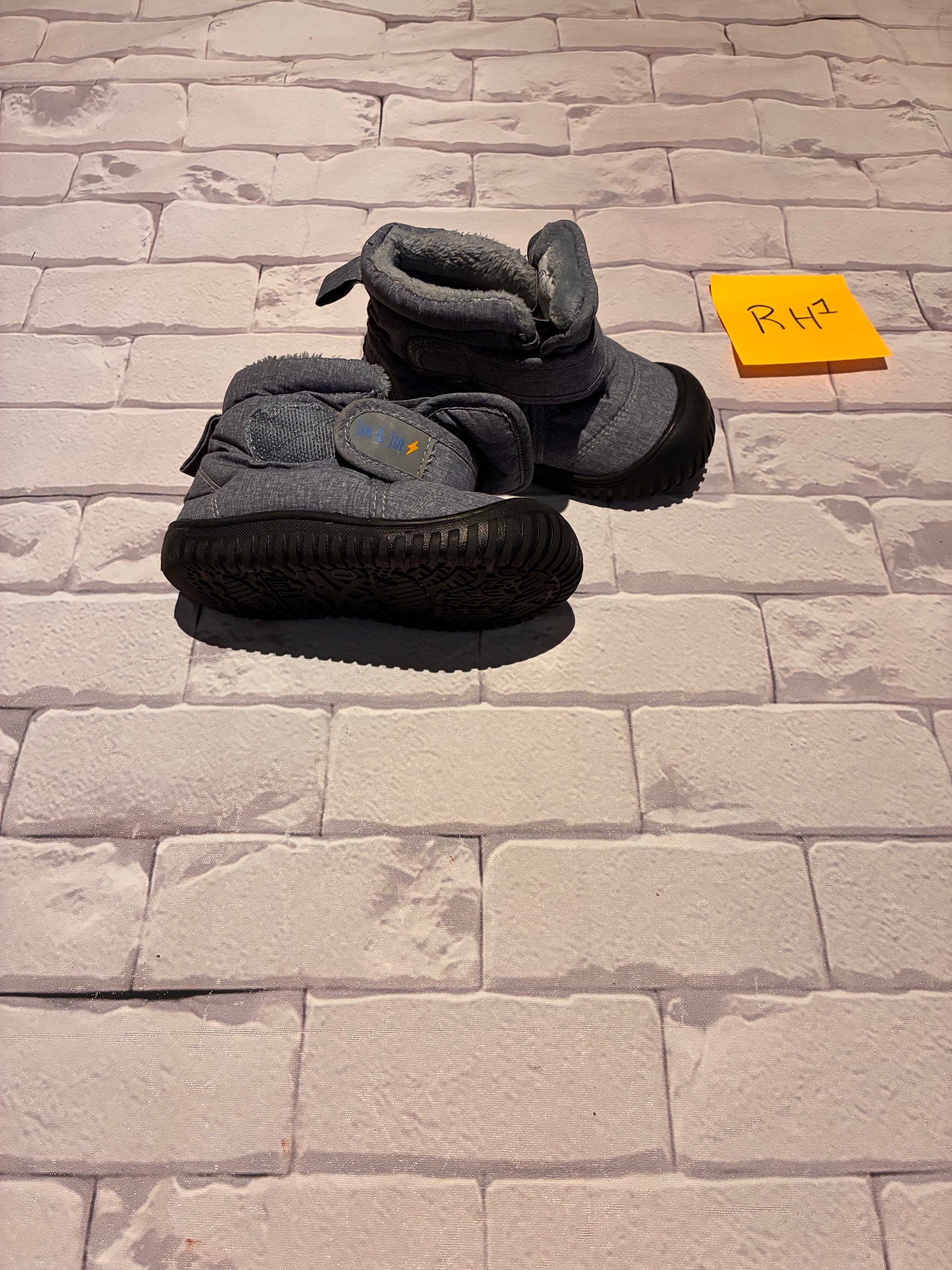Shoes Size 7