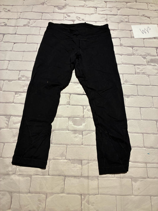 Ladies Bottoms Size 6 Play Condition - Small pull