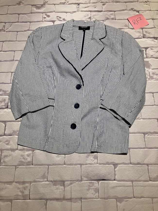 Ladies Top Size 8 Petite