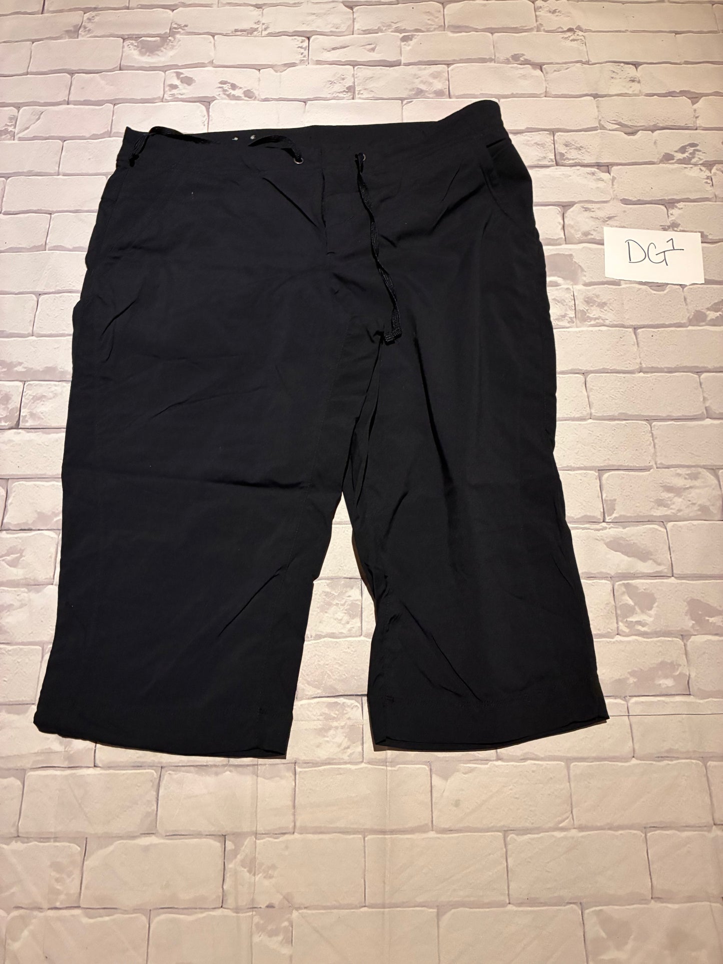 Ladies Bottoms Size 16-18