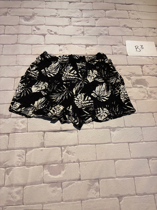 Ladies Bottoms Size M (fits small)