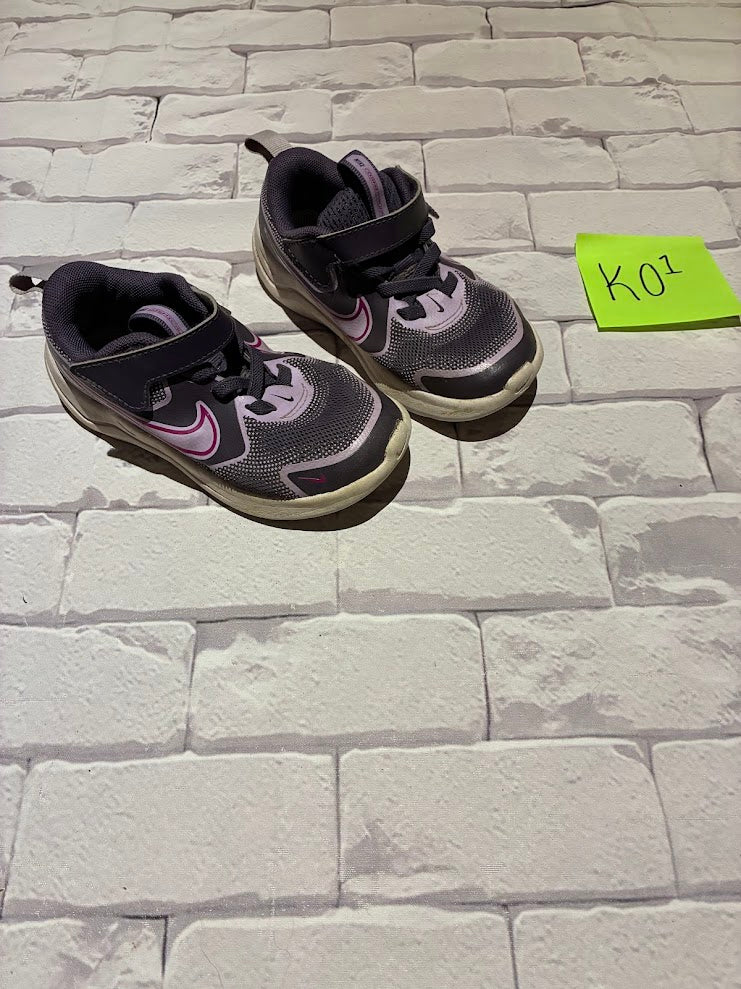 Shoes Size 9