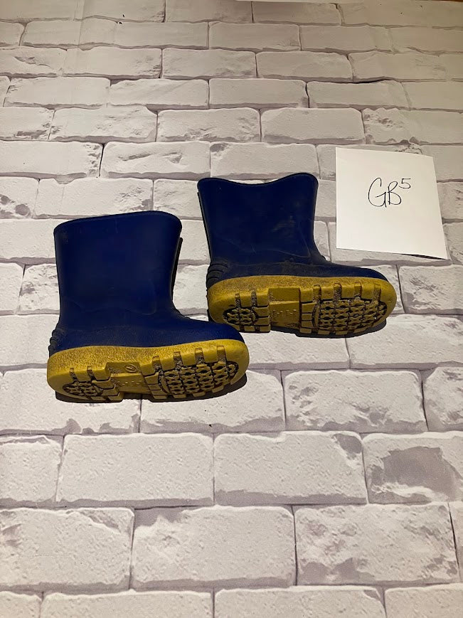 Shoes Size 7