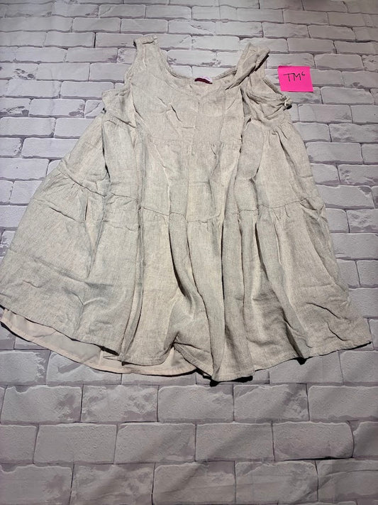 Ladies Dress Size 2XL w/ Shorts