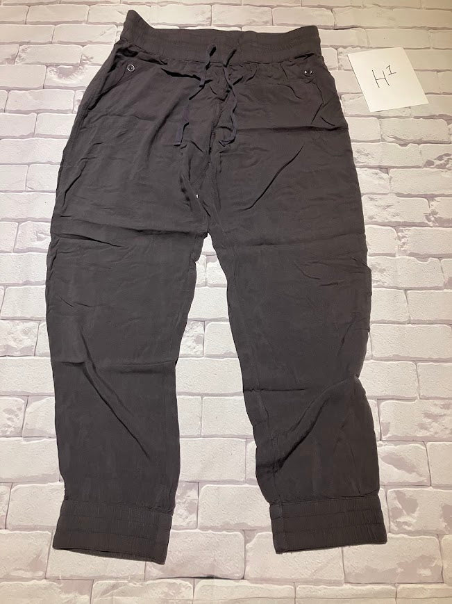 Ladies Bottoms Size M