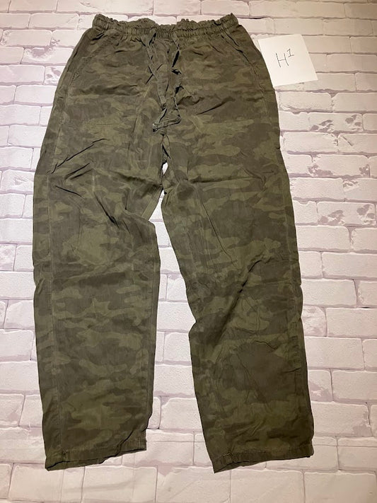Ladies Bottoms Size M