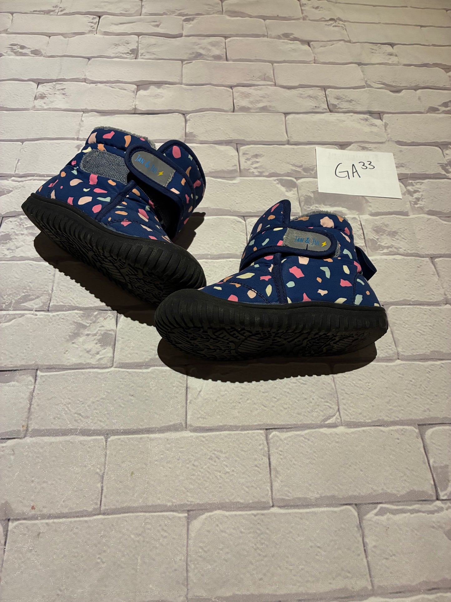 Shoes Size 9