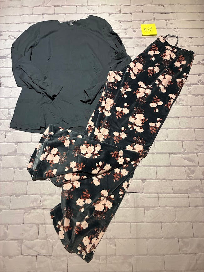 Ladies Sleepwear Size XL